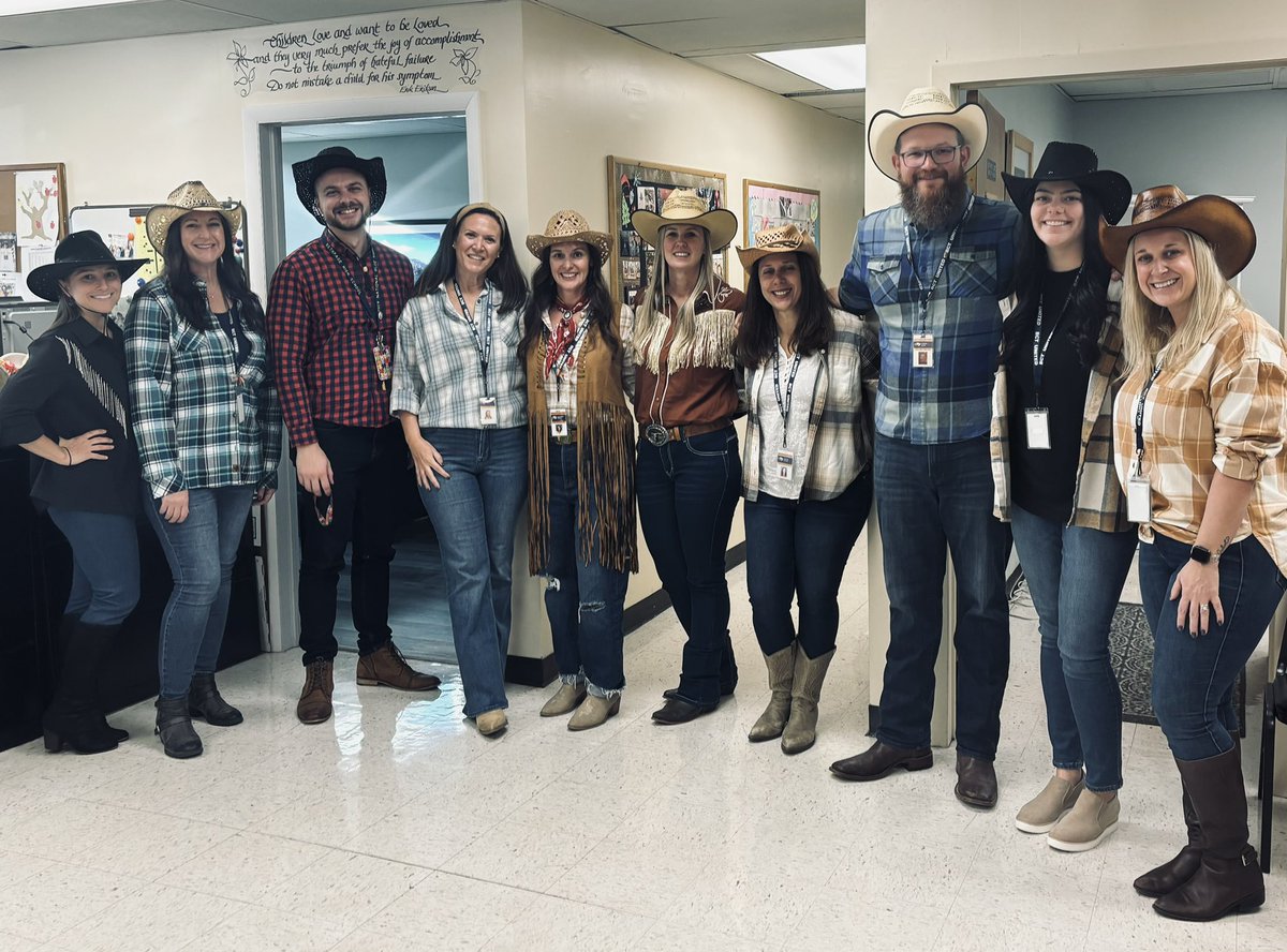 MrsQuezadaBHS's tweet photo. Happy Halloween from the BHS Special Education Department! 🤠🎃 👻 https://t.co/RyPzFQlEuo