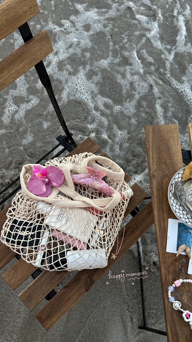 notsamiraxoxo's tweet photo. happiest by the sea,
🪄🎀🎐 https://t.co/PV4Q0x8oQm