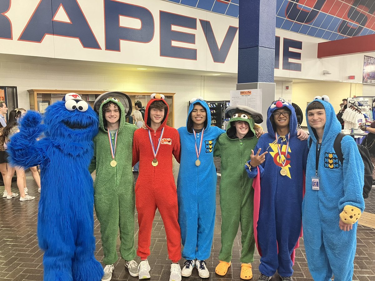 The team that runs together, dresses up together for Goblin Day! <a href="/GrapevineXC/">Grapevine High School Cross Country</a> Good luck at state this weekend! <a href="/Grapevine_HS/">Grapevine High School</a> <a href="/AlexFingers7/">Alex Fingers</a> <a href="/Kayla_Glowacki/">Kayla Glowacki</a> <a href="/rmiller6111/">Rick Miller</a>
