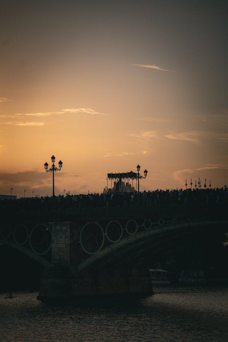 La 𝐄𝐒𝐓𝐑𝐄𝐋𝐋𝐀 de 𝐓𝐑𝐈𝐀𝐍𝐀.

#25añosCoronaciónEstrella #Estrella31O