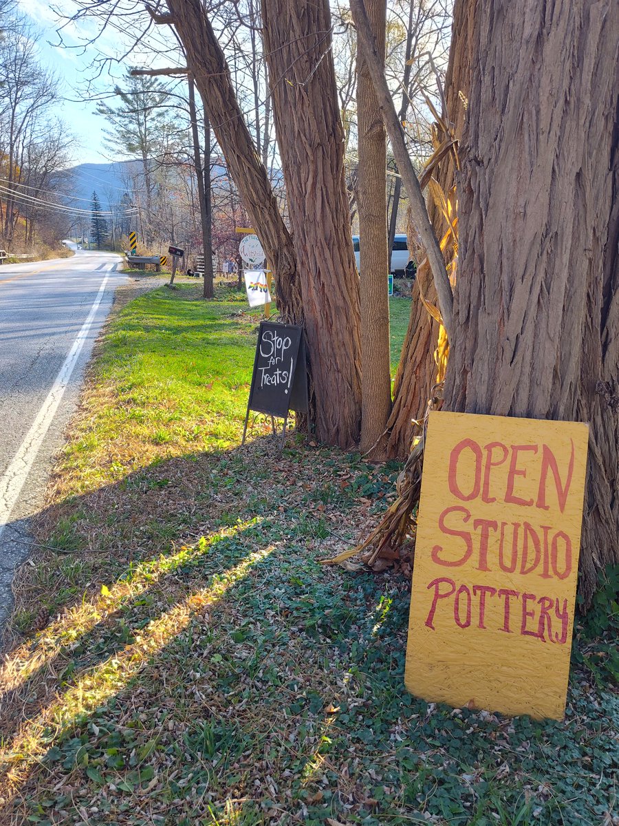 thefivewits's tweet photo. Happy Halloween! Stop by today to say hi, and pick up some goodies! The candy is free, but the healthy garden squash costs extra. Also, we put out  oodles of spooky and nerdy free books and toys for those who candy does not satisfy. https://t.co/LGc2EnXLcw
