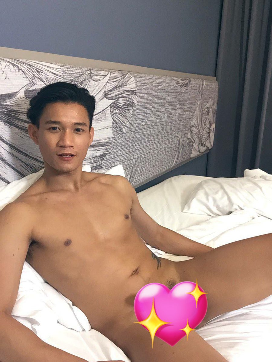 John63933632's tweet photo. so handsome &amp; cute 🤗🖤 https://t.co/KmJTNgbBrk