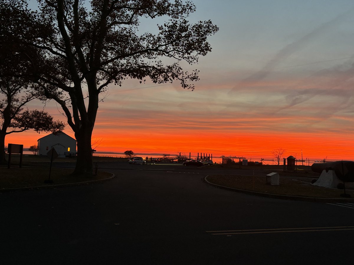 HarKathe's tweet photo. Sunset, Sandy Hook, NJ, 10/30/2024. 🌅 https://t.co/HGvt4m3seY