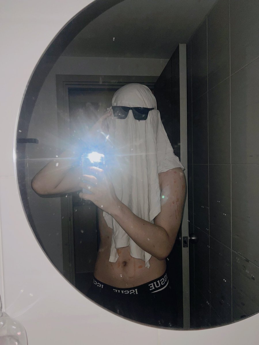 _kikinj's tweet photo. #Halloween 👻 https://t.co/GqG1Avx4Zz