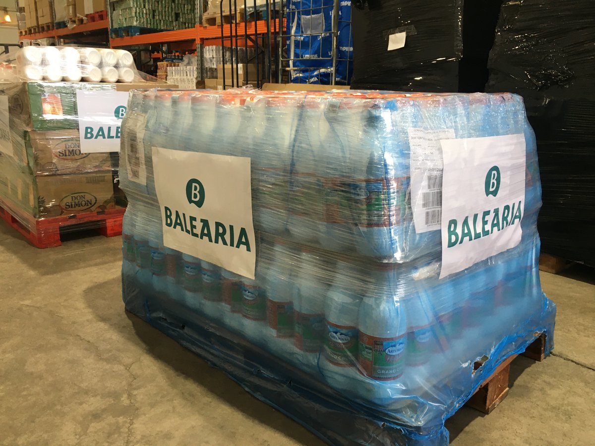 Balearia's tweet photo. 💙 El Banco de Alimentos de València estuvo ayer en Mestalla recogiendo productos básicos de higiene y alimentación para ser distribuidos a las zonas afectadas.

Hemos aportado nuestro granito de arena y seguiremos haciéndolo con nuestro punto de recogida del Almacén de Dénia. 🫂 https://t.co/ovwVAMTszI