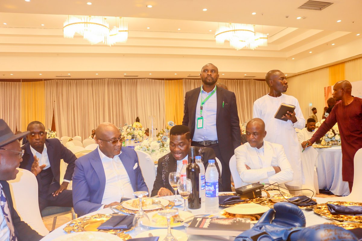 CEMTelevision's tweet photo. Allen Onyema at @OzekhomeMike birthday party #OzekhomeMike aka #Akpakpavighivighi 
.
.
.
.
Picture by @PeterTrippy https://t.co/W5NS7CfFzs