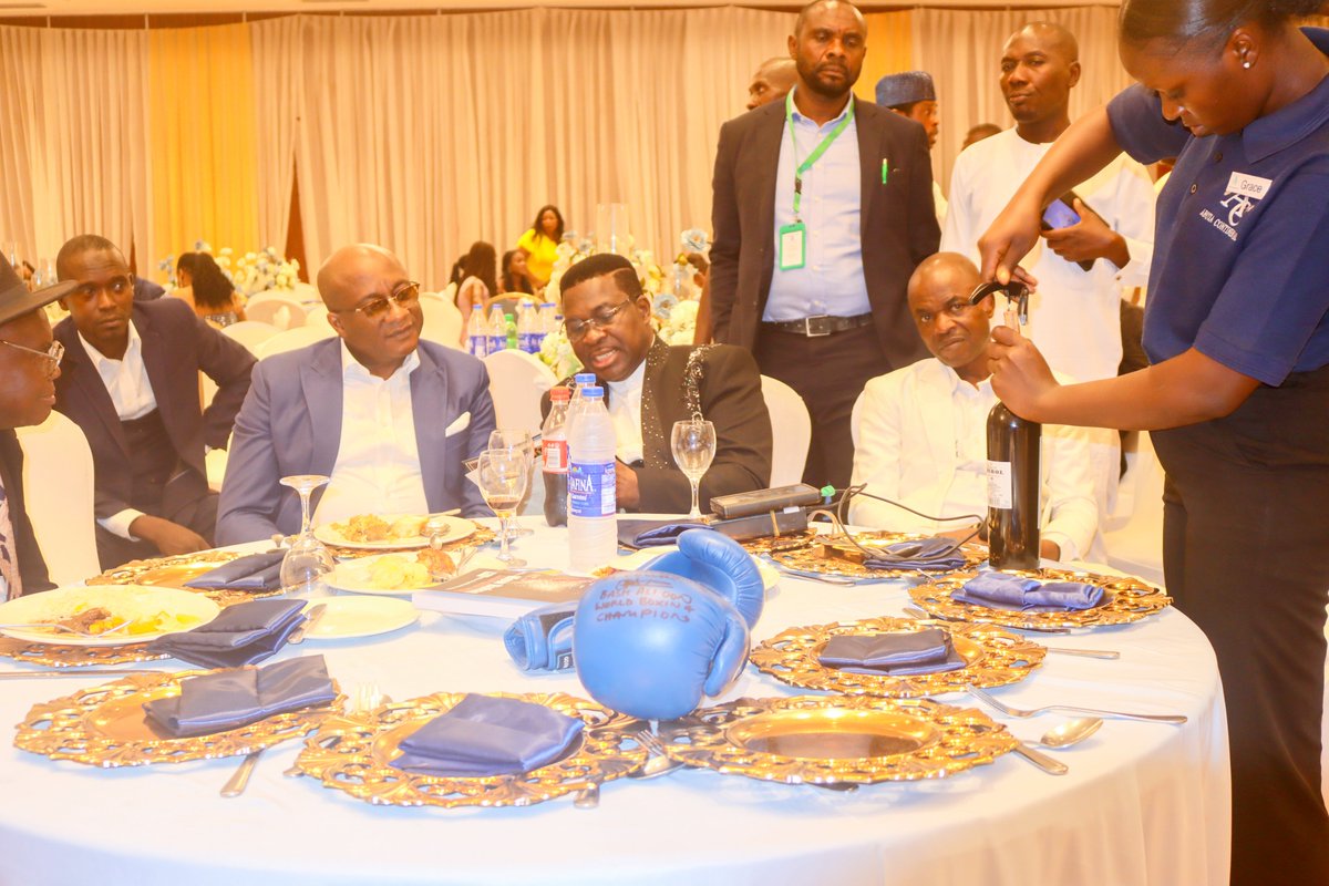 CEMTelevision's tweet photo. Allen Onyema at @OzekhomeMike birthday party #OzekhomeMike aka #Akpakpavighivighi 
.
.
.
.
Picture by @PeterTrippy https://t.co/W5NS7CfFzs