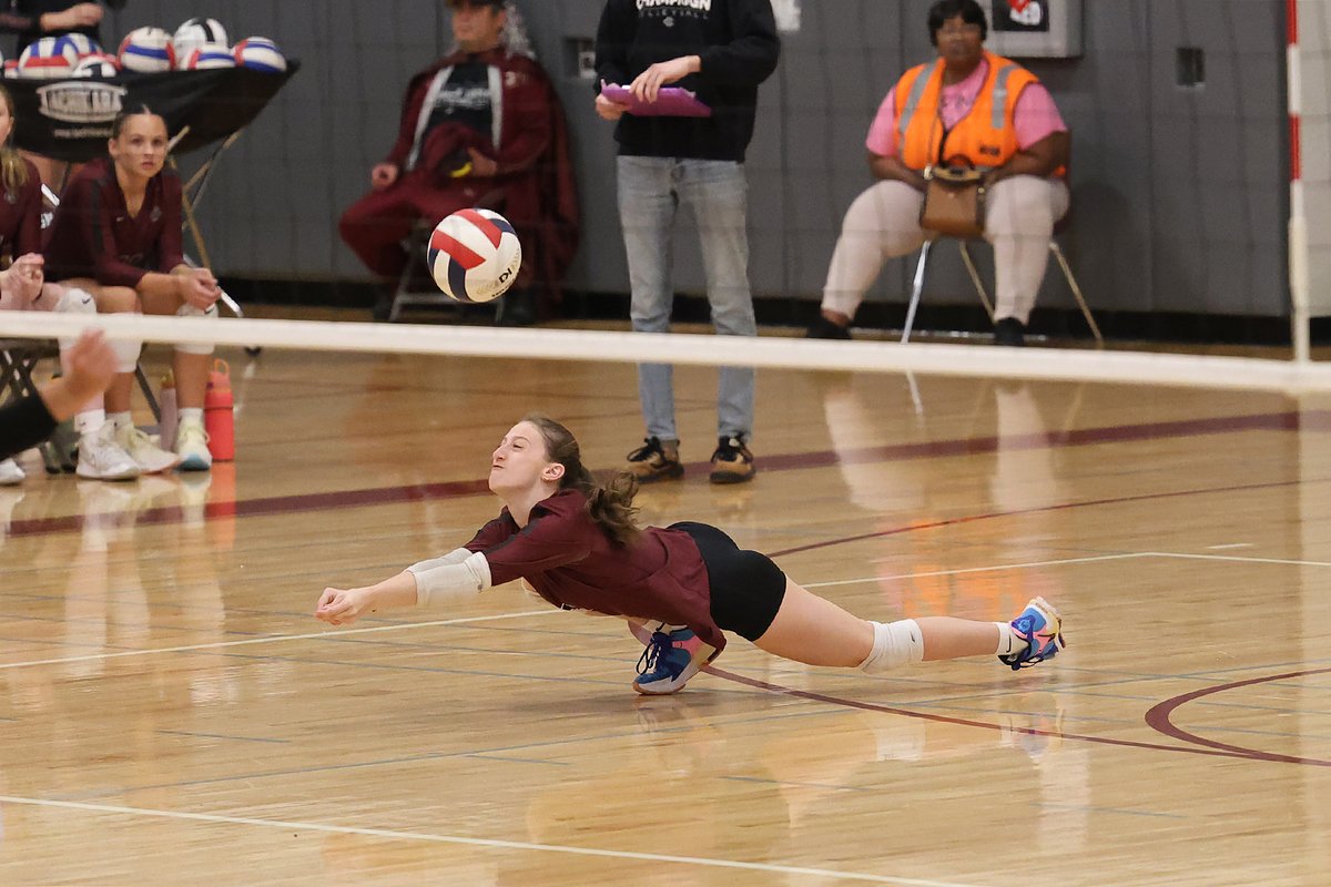 lizbrunson's tweet photo. A few pictures from Central JV Volleyball vs. Bloomington back on 10/3/24 are here: https://t.co/qYdY0crB1T @maroonathletics @maroonsvb https://t.co/vNm5Zq7dA8