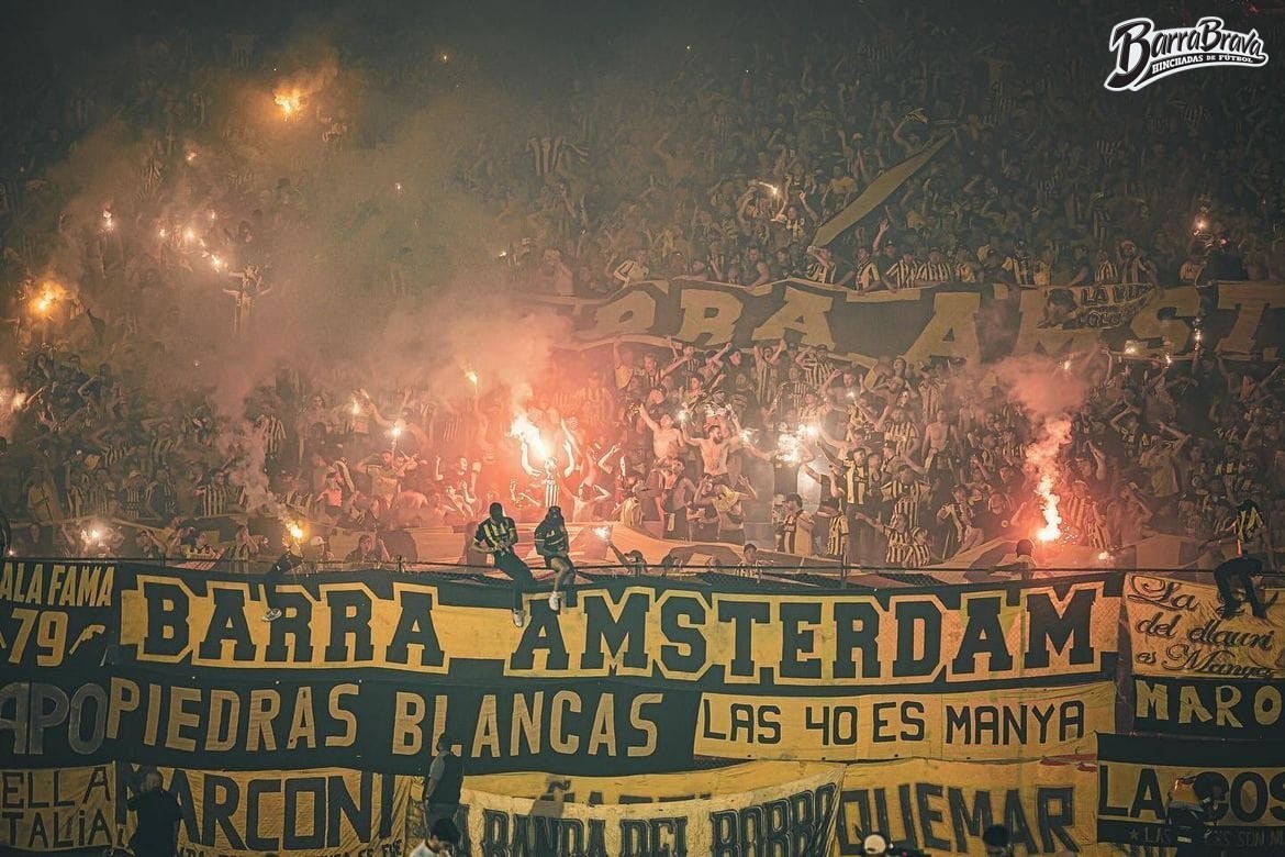 barrabrava_net's tweet photo. Barra Amsterdam - Peñarol
Semifinal de la copa libertadores vs Botafogo, 30/10/2024 https://t.co/O6ci97EOOP
