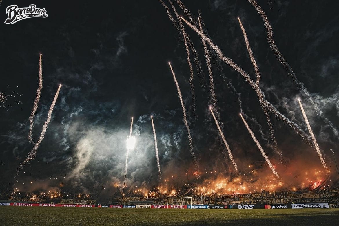 barrabrava_net's tweet photo. Barra Amsterdam - Peñarol
Semifinal de la copa libertadores vs Botafogo, 30/10/2024 https://t.co/O6ci97EOOP