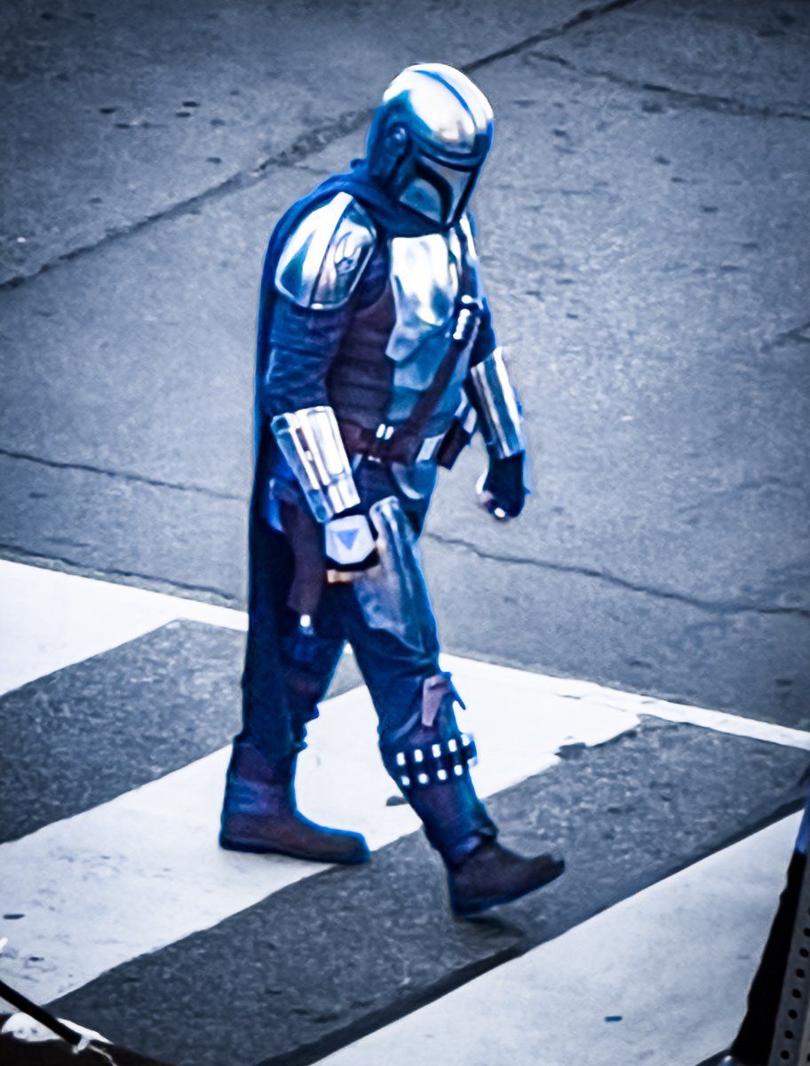 KIA_artist's tweet image. "Sad Boba" from "The Window" series,  free-range costumes in the city (re: Halloween): nu4ya.com/store/the-wind…
. 
.

 #theWindow #art #contemporaryart #Halloween #bobafett #sadkeanu #artcollectors #costumes #artbasel #StarWars  #photography #mandalorian