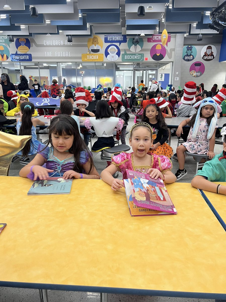 MrsU♥sBooks tweet media