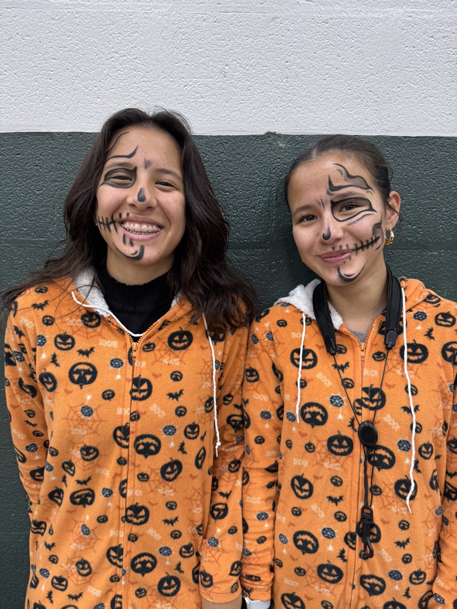 greenbearband's tweet photo. OHES Halloween Parade 2024! https://t.co/MfS9ZQNjaR