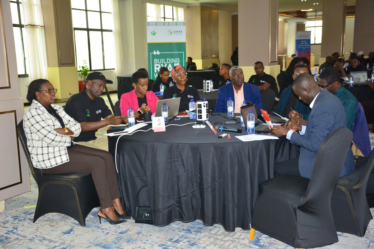 EcoAgriMedia's tweet photo. Under the theme “#BuildingRYAFWeWant,” the Rwanda Youth in Agribusiness Forum (RYAF) successfully concluded its General Assembly Meeting at M Hotel. This impactful gathering brought together RYAF’s members and district committee to endorse the organization’s new five-year Strategic Plan alongside the 2024-2025 Annual Action Plan, setting a clear direction for RYAF’s future.
The assembly saw strong representation from key institutions supporting youth in the agriculture and livestock sectors, including the Ministry of Youth and Culture (MOYA), the Alliance for a Green Revolution in Africa (AGRA), the Business Development Fund (BDF), Rwanda Development Board (RDB), Rwanda Standards Board (RSB), and SPIU/Rwanda Agriculture and Animal Resources Board (SPIU/RAB). Discussions emphasized the many opportunities for youth in agribusiness, encouraging young attendees to contribute ideas, ask questions, and explore ways to advance agricultural initiatives in Rwanda.
AGRA’s Rwanda Country Director, Mr. Jean Paul Ndagijimana, commended RYAF’s young members for their dedication to transforming Rwanda’s food systems through agribusiness. He emphasized AGRA’s commitment to fostering youth-driven change, sharing that AGRA’s current five-year strategy includes support for young entrepreneurs across sectors like primary production, agricultural services, and value addition. Notably, AGRA’s initiative aims to generate 132,000 jobs in Rwanda’s agricultural sector over the next five years.
In her closing remarks, RYAF Chairperson @SakinaUsengima1 expressed heartfelt gratitude to partners, including @AGRA_Africa and @USAIDKungahara , for their vital roles in organizing the General Assembly. She also acknowledged the support from other partner organizations that contributed to the event’s success, reinforcing RYAF’s mission to empower young Rwandans in agriculture.
The event wrapped up on October 31, 2024, marking a meaningful step forward in building a stronger future for Rwanda’s youth in agribusiness.
🖊:@JMukundente
#TogetherInAction #YouthEmpowerment #RYAF #FEMAgEnv