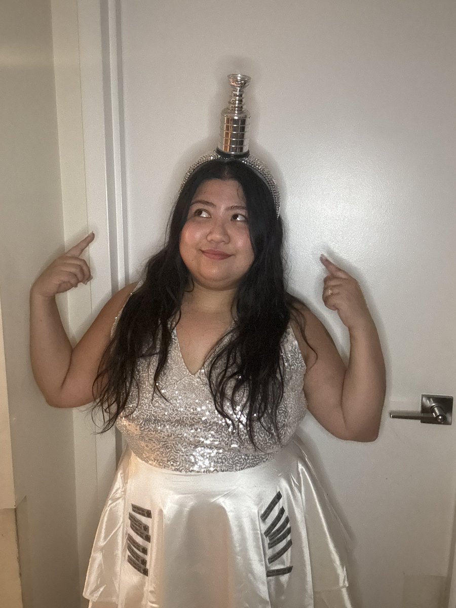 ninjaninex's tweet photo. @TheFordFANatic @FordCanada @TheFordFANatic @FordCanada @MapleLeafs 

Manifesting the Stanley Cup for the boys. Also if we get picked, i’m definitely wearing this tonight! #fordfanpower @MYCAzowski @thecouchgm_ https://t.co/ACNjTQjC2k