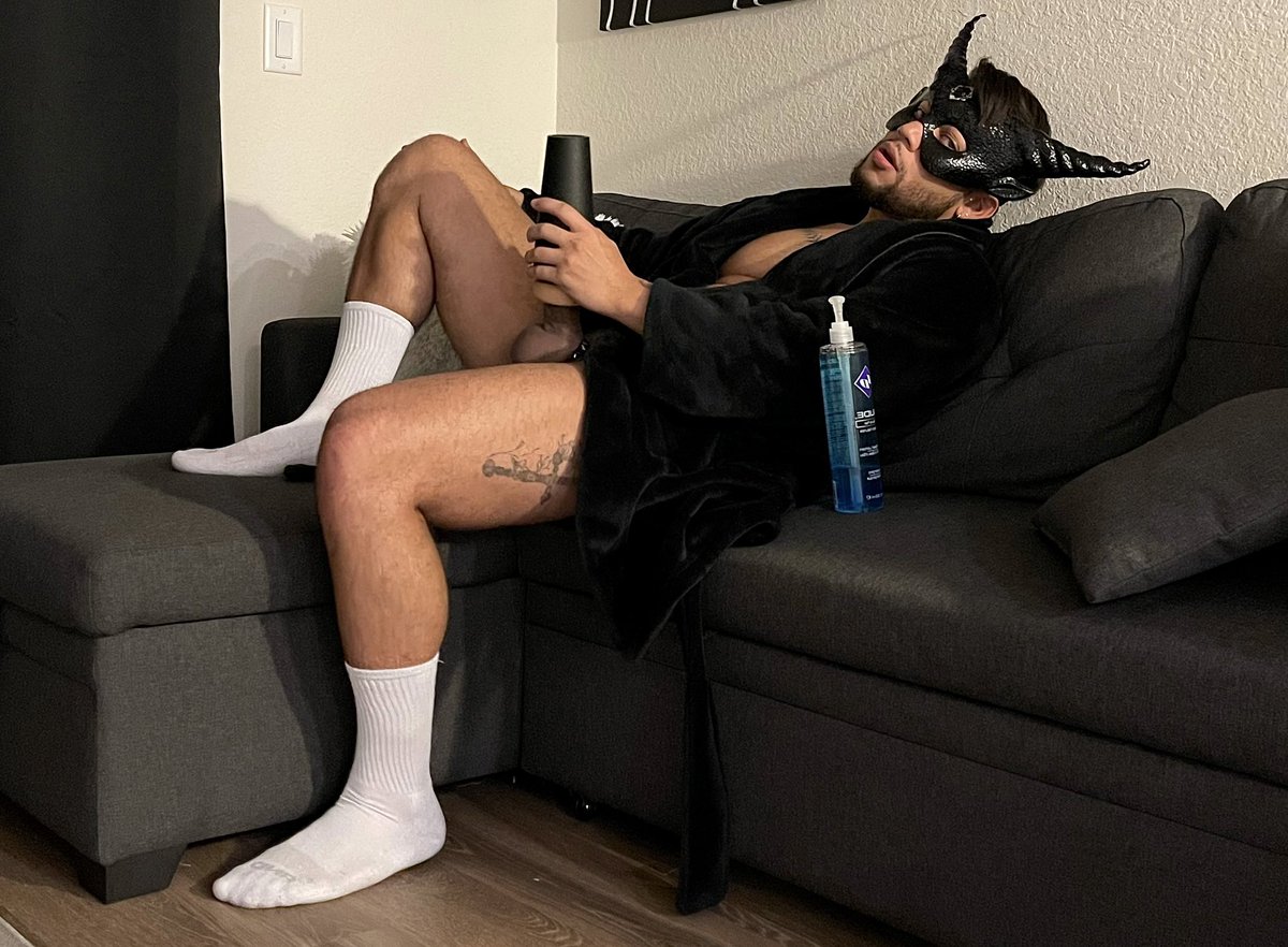 E X T E V A N tweet media