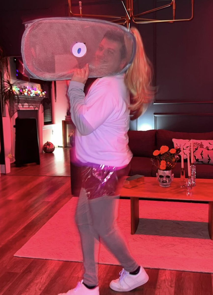 michaelpisaur0's tweet photo. I hate gay halloween, wdym you're a beached Pearl the whale https://t.co/PzyqlhIR3c