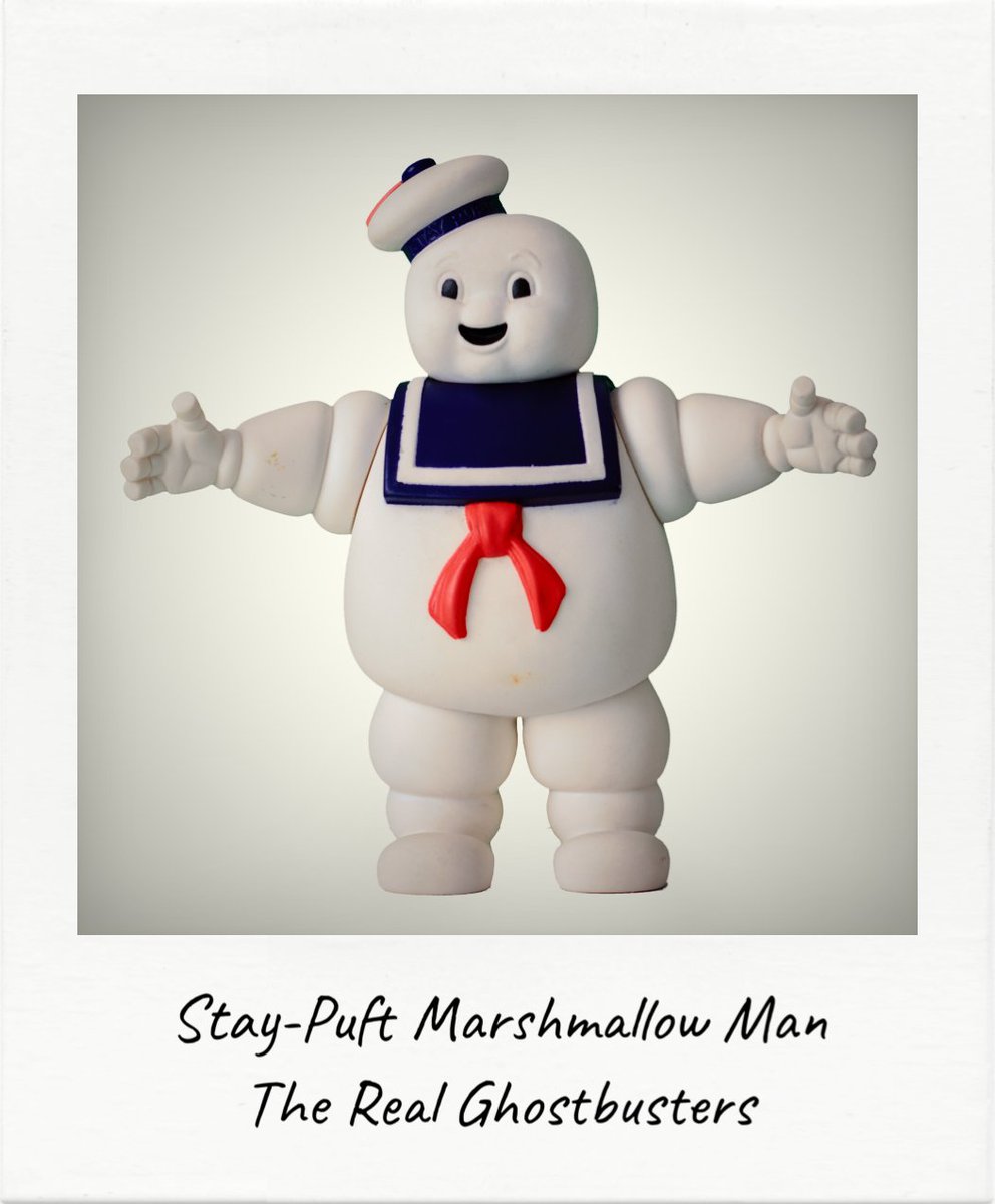 Stay-Puft Marshmallow Man, signed by Sigourney Weaver! 🍬👻 It doesn’t get more iconic than this 1986 Kenner figure. Who else had a soft spot for this giant villain? #Ghostbusters #KennerToys vintageactionfigures.net/ghostbusters-s…