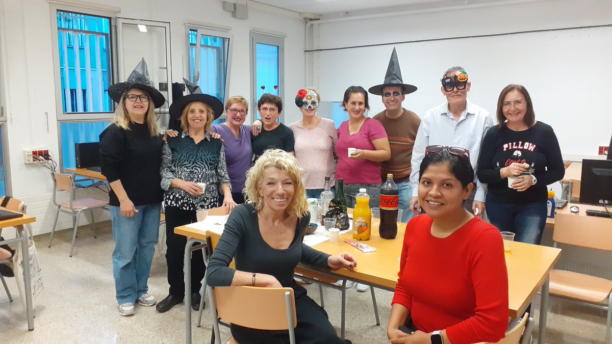 CfaCornella's tweet photo. Aquestes són imatges del grup de #Competic1 tarda. Elles i ells també han volgut afegir-se a la celebració de la #Castanyada2024🌰🐿️🍁 #Castaween #Halloween2024🎃👻🕸🕷💀🧟♂️🍬 #SomCFA #XarxaCFA @educaciocat @cultura_cat @culturacornella @CRPCornellaSJD https://t.co/IkXG6Dy39m