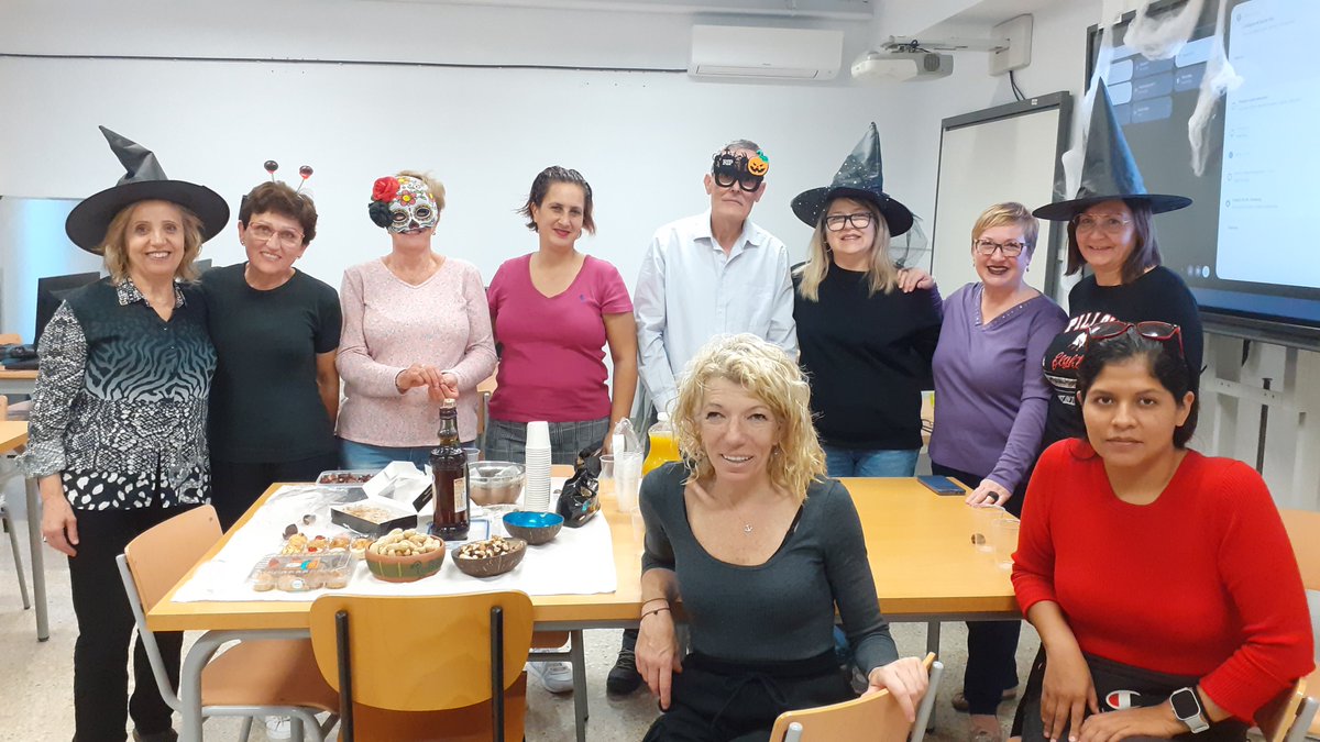 CfaCornella's tweet photo. Aquestes són imatges del grup de #Competic1 tarda. Elles i ells també han volgut afegir-se a la celebració de la #Castanyada2024🌰🐿️🍁 #Castaween #Halloween2024🎃👻🕸🕷💀🧟♂️🍬 #SomCFA #XarxaCFA @educaciocat @cultura_cat @culturacornella @CRPCornellaSJD https://t.co/IkXG6Dy39m