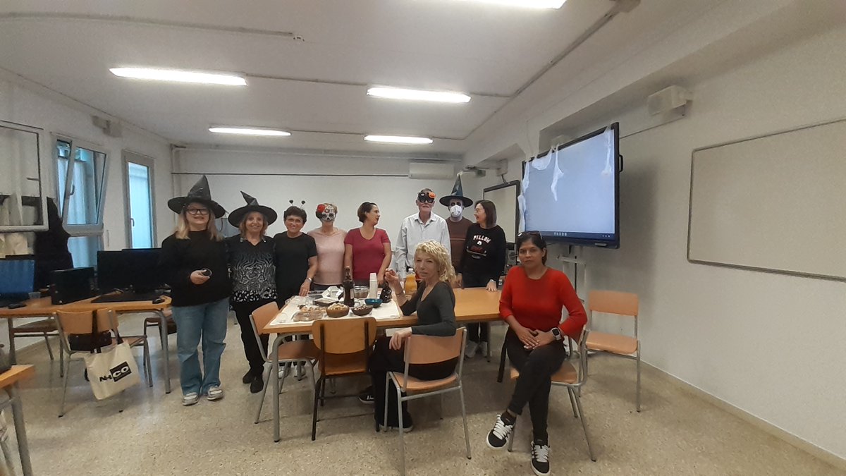 CfaCornella's tweet photo. Aquestes són imatges del grup de #Competic1 tarda. Elles i ells també han volgut afegir-se a la celebració de la #Castanyada2024🌰🐿️🍁 #Castaween #Halloween2024🎃👻🕸🕷💀🧟♂️🍬 #SomCFA #XarxaCFA @educaciocat @cultura_cat @culturacornella @CRPCornellaSJD https://t.co/IkXG6Dy39m