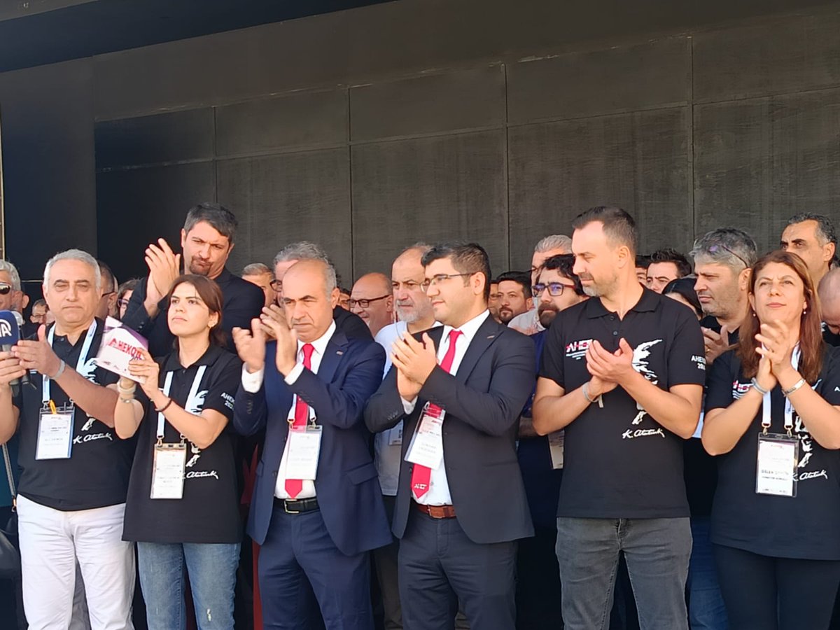 DrgokhanE's tweet photo. Bugün yaptığımız basın açıklaması ile #ailehekimliğizulümyönetmeliği ni kabul etmediğimizi tekrar dile getirdik. Sayın Bakan @drmemisoglu nun aile hekimleri uğraşmak yerine "yenidoğan çeteleri" ile ilgilenmesini @AHEF2008 olarak tavsiye ediyoruz. https://t.co/Wvl0jYU2Ln