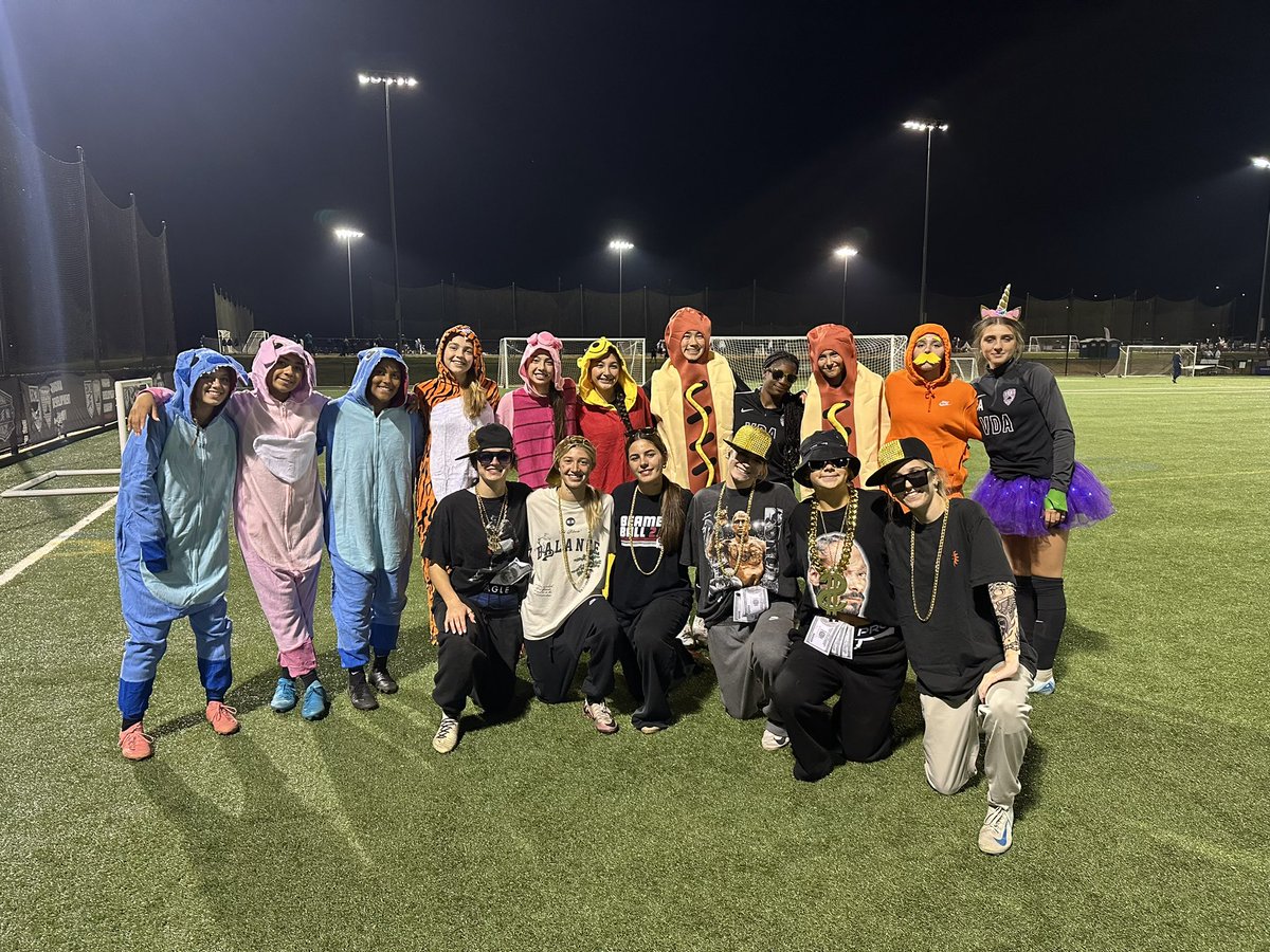 AllieWiemann's tweet photo. From Disney to Drip ππ€this team is EVERYTHING! Happy Halloween π
@bobbypup @vdasoccer
#vdafamily #squadgoals #vda09 #ecnl #halloweenpractice https://t.co/vGKj7QTiiX