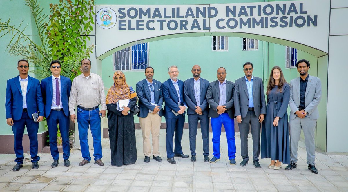SLNECHQ's tweet photo. 📢 The #Somaliland NEC welcomed UK FCDO’s Development Director, Mr. Chris, UK Office Head Mr. Ilyas Malek, &amp; other two officials. Following productive discussions, NEC led a tour of its Warehouses, highlighting full readiness for elections. Grateful for the UK’s vital support! 🇬🇧 https://t.co/tzYUP5Xqp1
