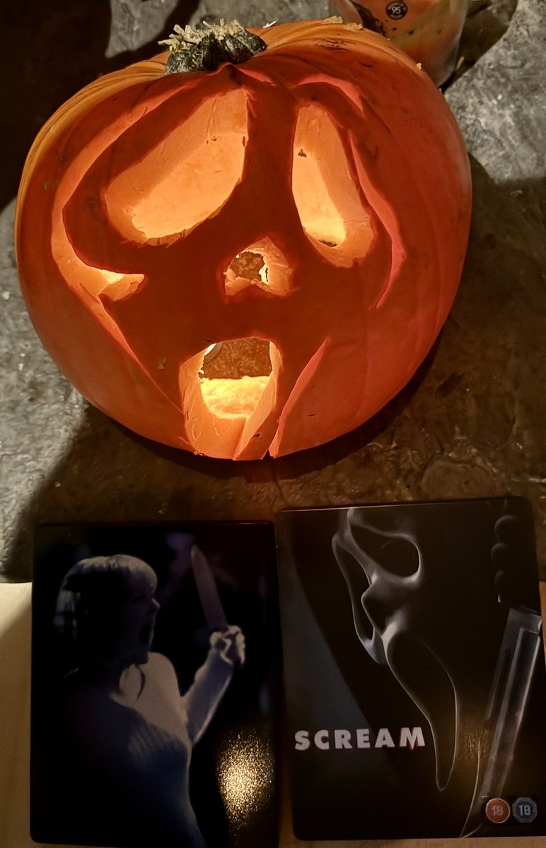 mattlightrabbit's tweet image. Happy Halloween 🎃 I’ve decided to have a Scream evening