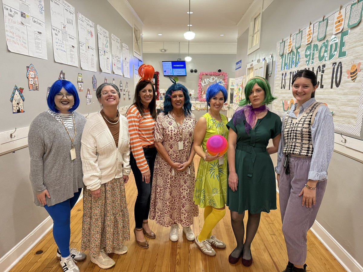 RCardenEES's tweet photo. 3rd Grade is full of emotions today! ❤️🩵💚💛💜 @EastElemCCS @mellieguh 

#InsideOut #RedRibbonWeek https://t.co/unTVMe4IP0