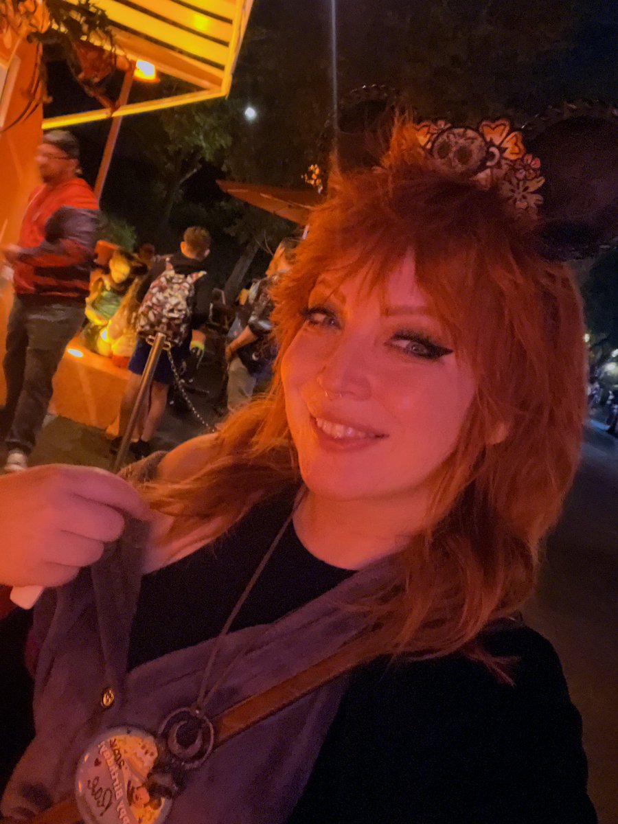 Rae 🌻 tweet media