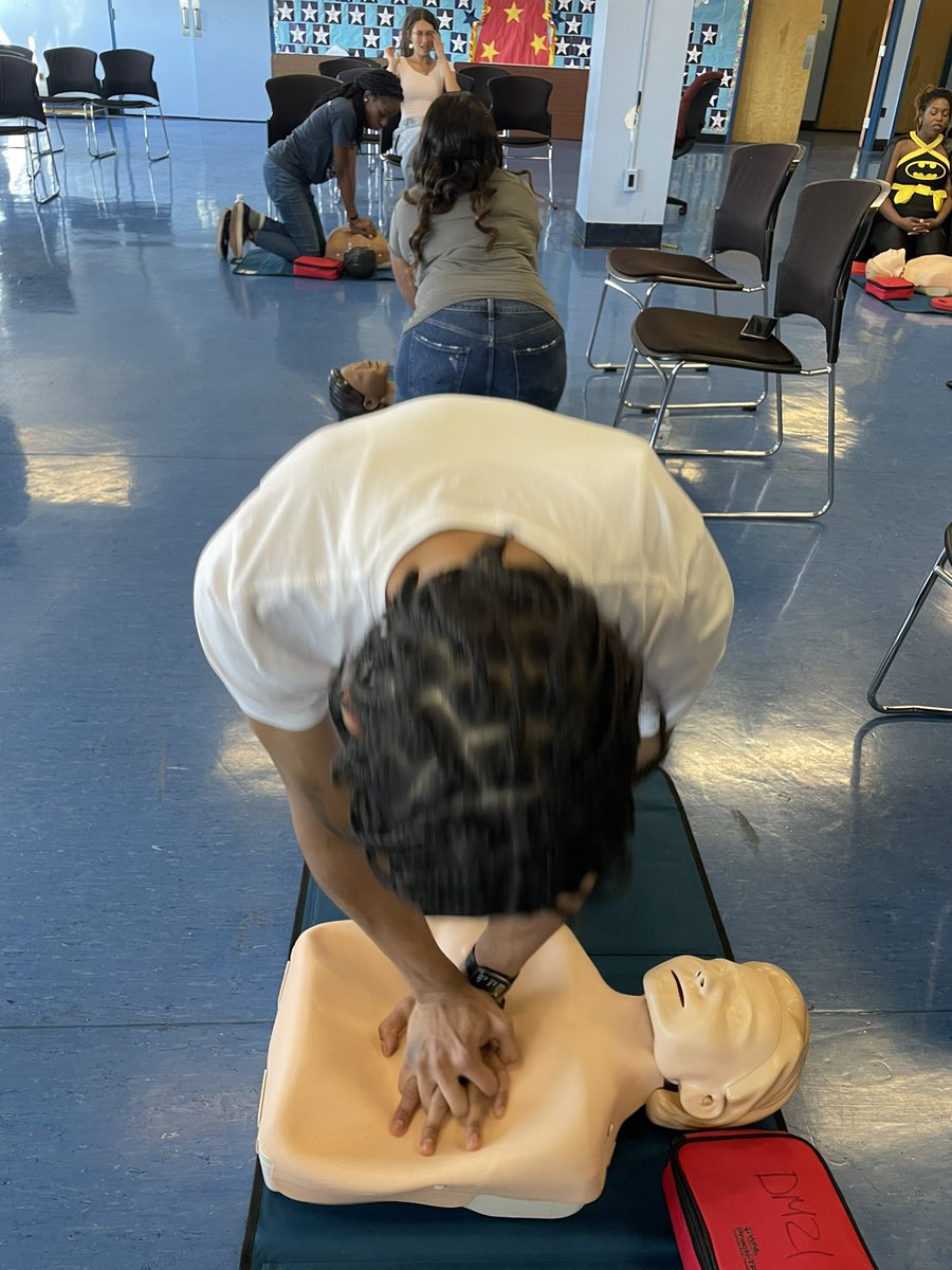 DomHeart21's tweet image. Teachers at Trey Whitfield School  in Brooklyn are ready to respond in a cardiac emergency #CallPushShock