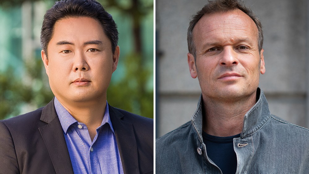 butterwordblog's tweet image. bit.ly/Spanish-News Los directores ejecutivos de PlayStation, Hideaki Nishino y Hermen Hulst, revelan cómo la nueva estrategia de dos negocios impacta los planes de estudio y consola (EXCLUSIVO) #Adelantos #arte #Bloopers #CulturaPop #Entretenimiento_interactivo_de_Sony #e...