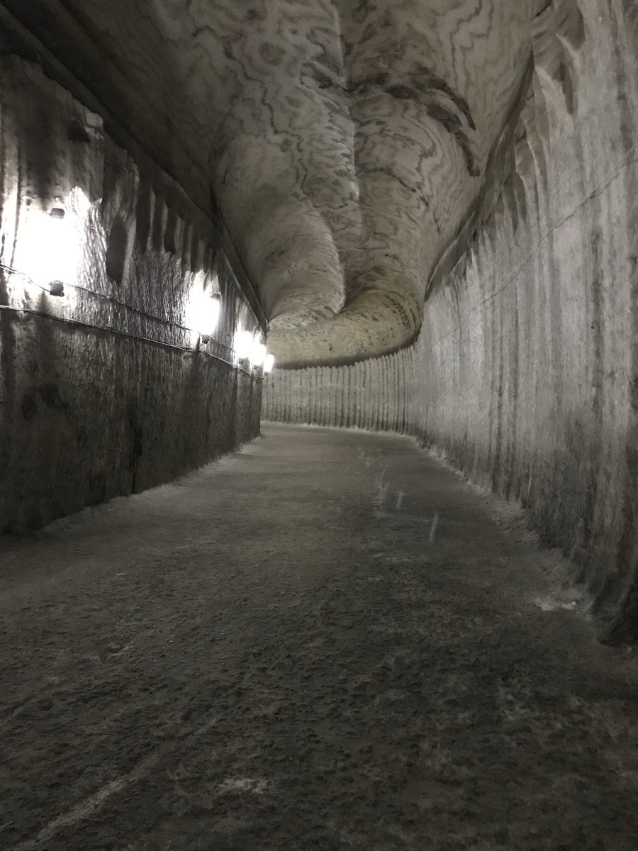 DarkaHirna's tweet photo. This is the largest salt mine in Europe, in Soledar city, Ukraine 🇺🇦 Currently under horrific ru🇷🇺occupation now. https://t.co/nstoHE77rq