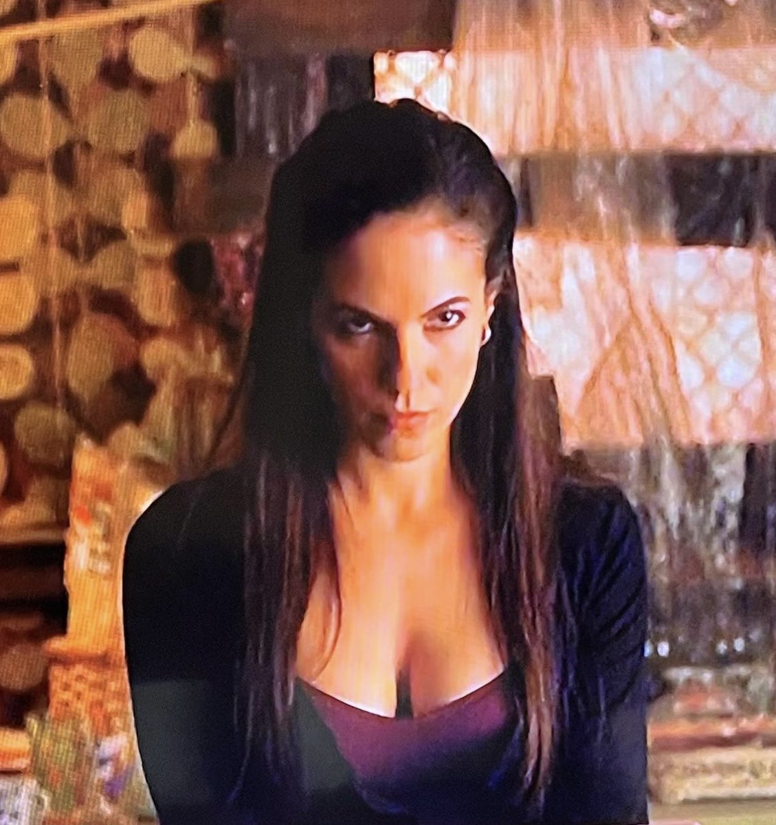 amey_smith3's tweet photo. Happy Halloween y’all 🎃🎃Have fun dressing up and be safe out there 😉😉✌️✌️#LostGirl #AnnaSilk #LostGirlFans #Faemily https://t.co/v6sIdbIm0n