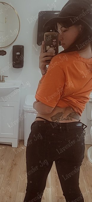 Happy Halloween 🎃  if you help me get some treats, you'll get treats too 😋  $lovelylavenderjoy  #HappyHalloween<a href="/tag/happyhalloween"class="tags"><span>#happyhalloween</span></a><a href="/tag/trickortreat"class="tags"><span>#trickortreat</span></a>