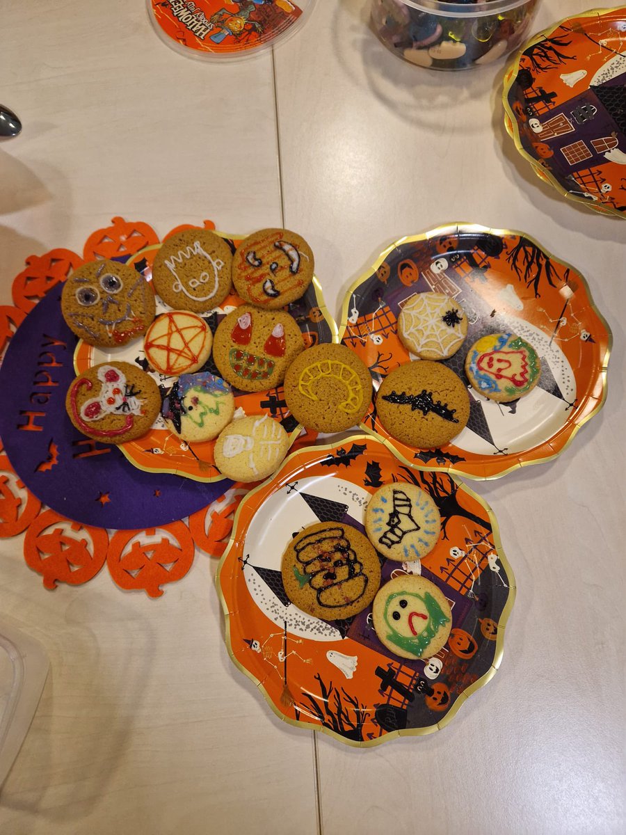 Jennifer Shelley (@jnnfrshlly) on Twitter photo Spooky cookie decorating, try to spot the efforts of <a href="/DrDentie/">Alice Denton</a> <a href="/LeticiaMonin/">Leticia Monin</a> <a href="/CMalactou/">Christina Malactou</a> and myself, amongst other <a href="/ImperialImmuno/">Imperial Department of Immunology & Inflammation</a> researchers!
Happy Halloween 👻🎃 Spooky cookie decorating, try to spot the efforts of <a href="/DrDentie/">Alice Denton</a> <a href="/LeticiaMonin/">Leticia Monin</a> <a href="/CMalactou/">Christina Malactou</a> and myself, amongst other <a href="/ImperialImmuno/">Imperial Department of Immunology & Inflammation</a> researchers!
Happy Halloween 👻🎃