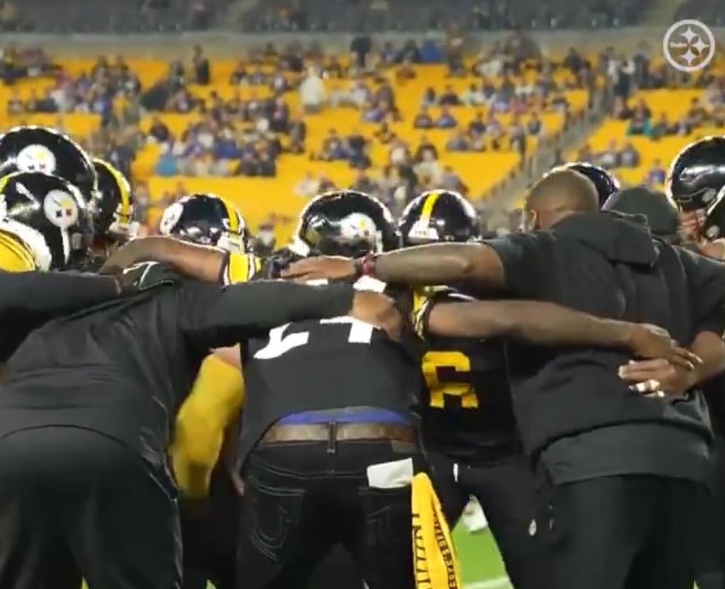 Joey Porter’s belt looks like his ass.
