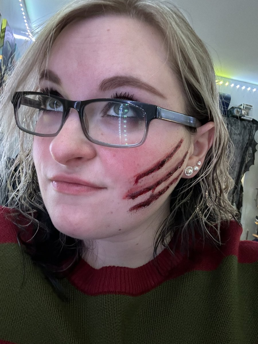 OneTimeBlast's tweet photo. Happy Halloween folks. I missed placed my hat 🔪 https://t.co/SBaHGg76ok