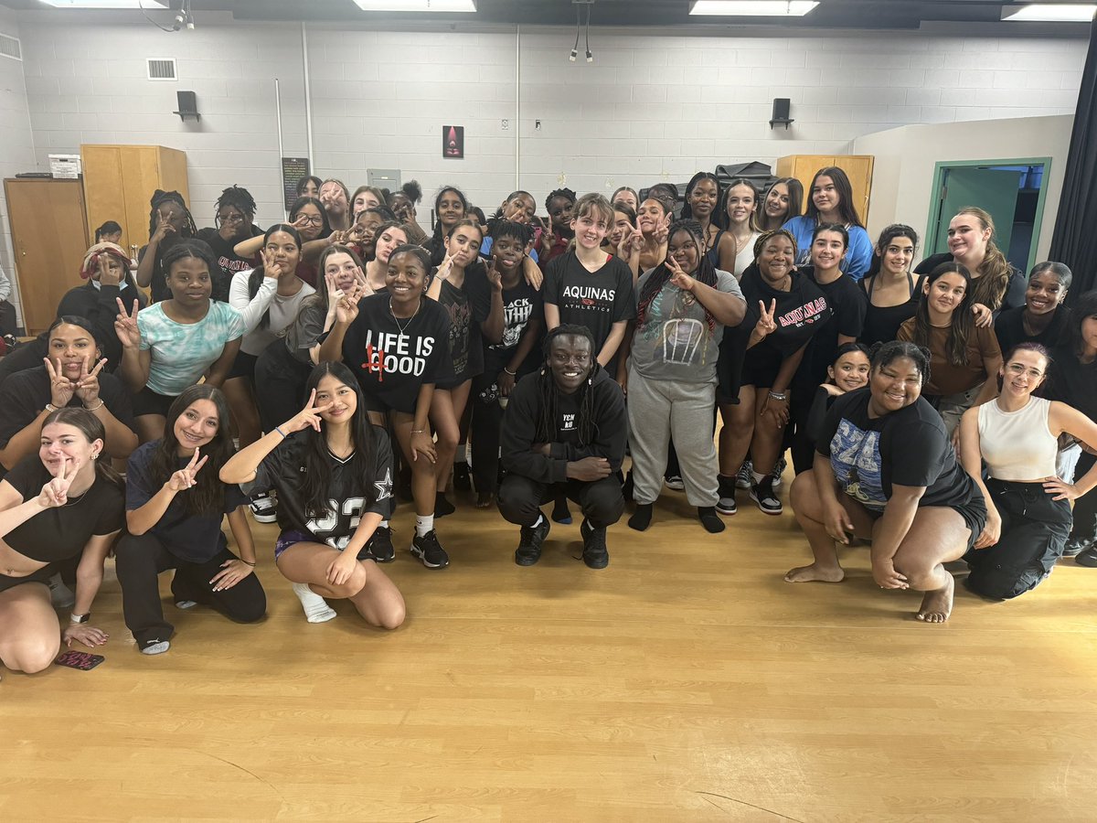Last week Kwasi got to create an Afrobeats piece for the Grade9-12 dancers at St Thomas Aquinas <a href="/DPCDSBSchools/">Dufferin-Peel Catholic District School Board</a> 🧡#onted #teacher