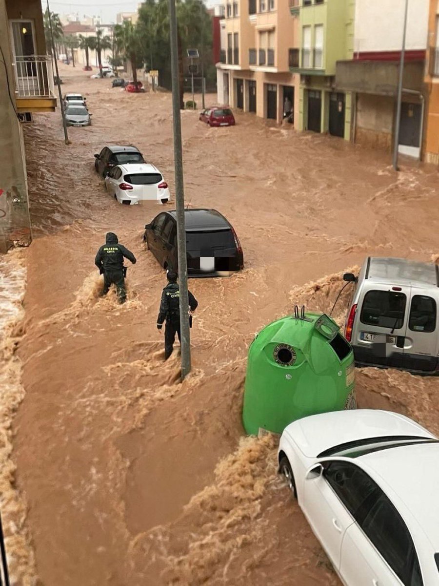 Y estos dos guardias civiles, que están entre los fallecidos y que lo dieron todo para salvar al pueblo