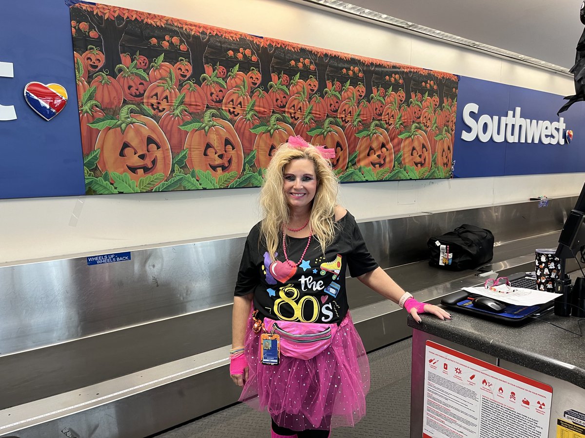 goingplacesCLE's tweet photo. Happy Halloween from #TeamCLE! 👻🎃 https://t.co/N3ntLzU1cZ