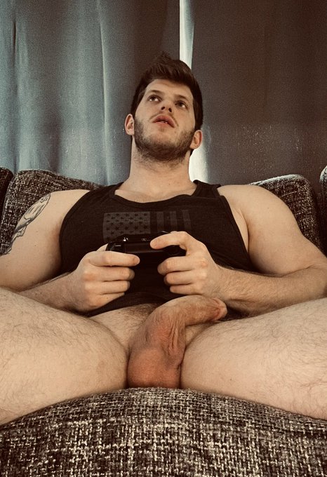 Do you like my gaming setup? ?️ https://t.co/2zPI7bHIyF
