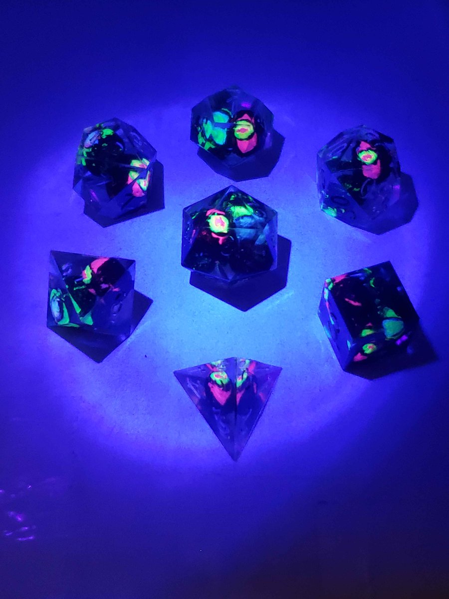 TheDemonJar_'s tweet photo. The paint job on the eyes is a little crusty(i'm not great at painting lol) butttt we made some #amazingdigitalcircus fan art abstraction dice! https://t.co/kmEWW89uvE