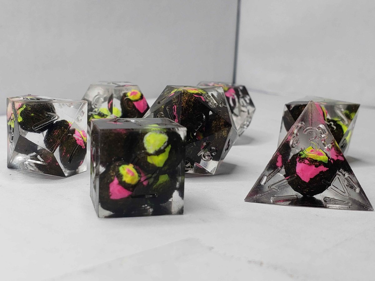 TheDemonJar_'s tweet photo. The paint job on the eyes is a little crusty(i'm not great at painting lol) butttt we made some #amazingdigitalcircus fan art abstraction dice! https://t.co/kmEWW89uvE