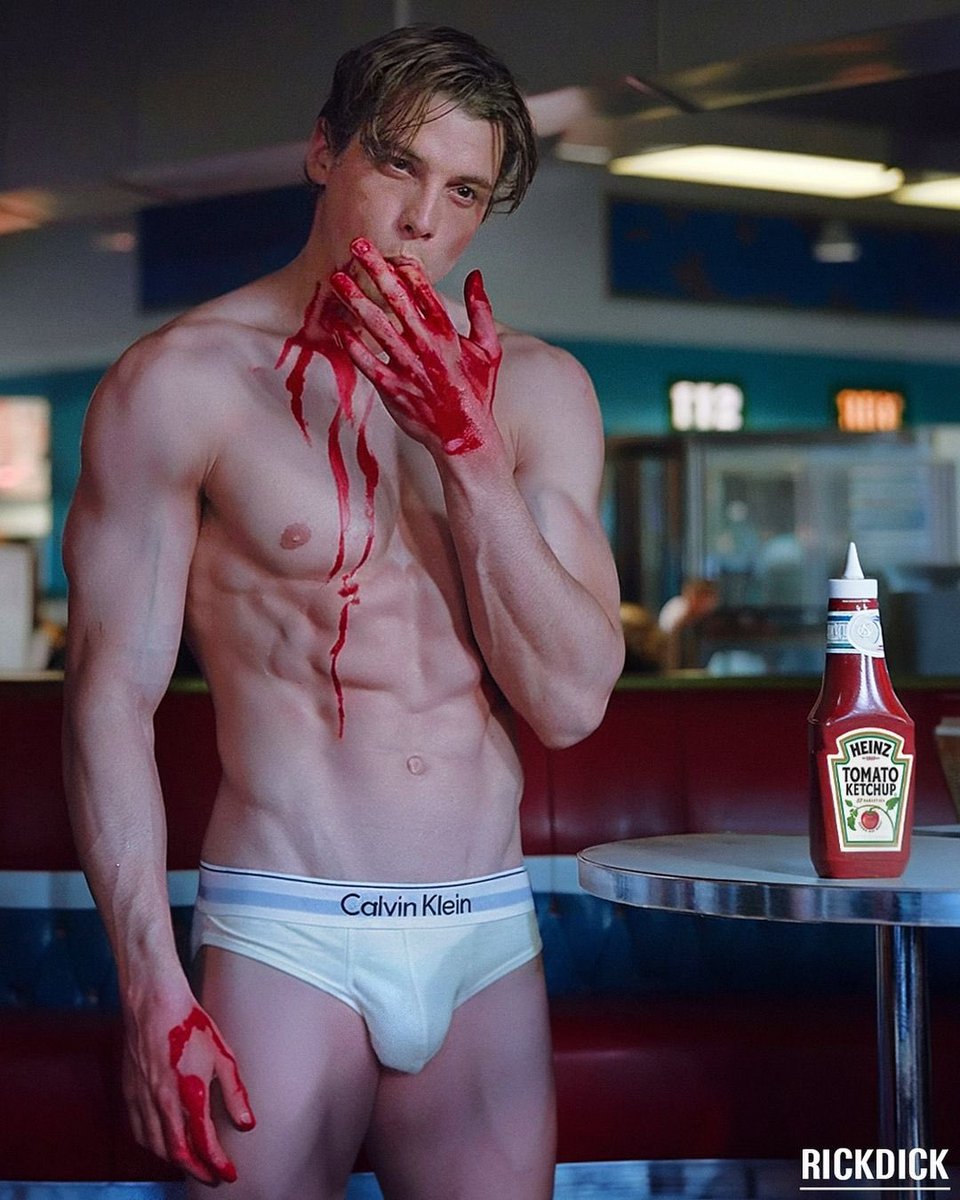 hello_sidney's tweet photo. Corn syrup, like the pig’s blood in Carrie, would be more accurate... 

It may not be the real thing or movie canon, but hey, it’s Halloween, so we’ll take it! 👻🍿

🔪via  @rickdick_ on IG

🎃💀 #Scream #Ketchup https://t.co/bVm03p7SuJ
