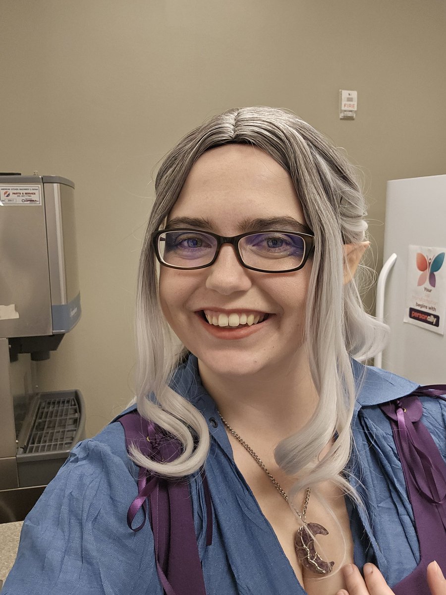 Happy Halloween!! 🎃👻 I'm my D&amp;D character, Sylira Astrum -- an astral elf circle of stars druid who spends much of her time at sea as a navigator for hire! ✨️ I even attempted galaxy eyeshadow 🌌

Another halloween at work, so forgive the bathroom mirror picture again 🧡🖤