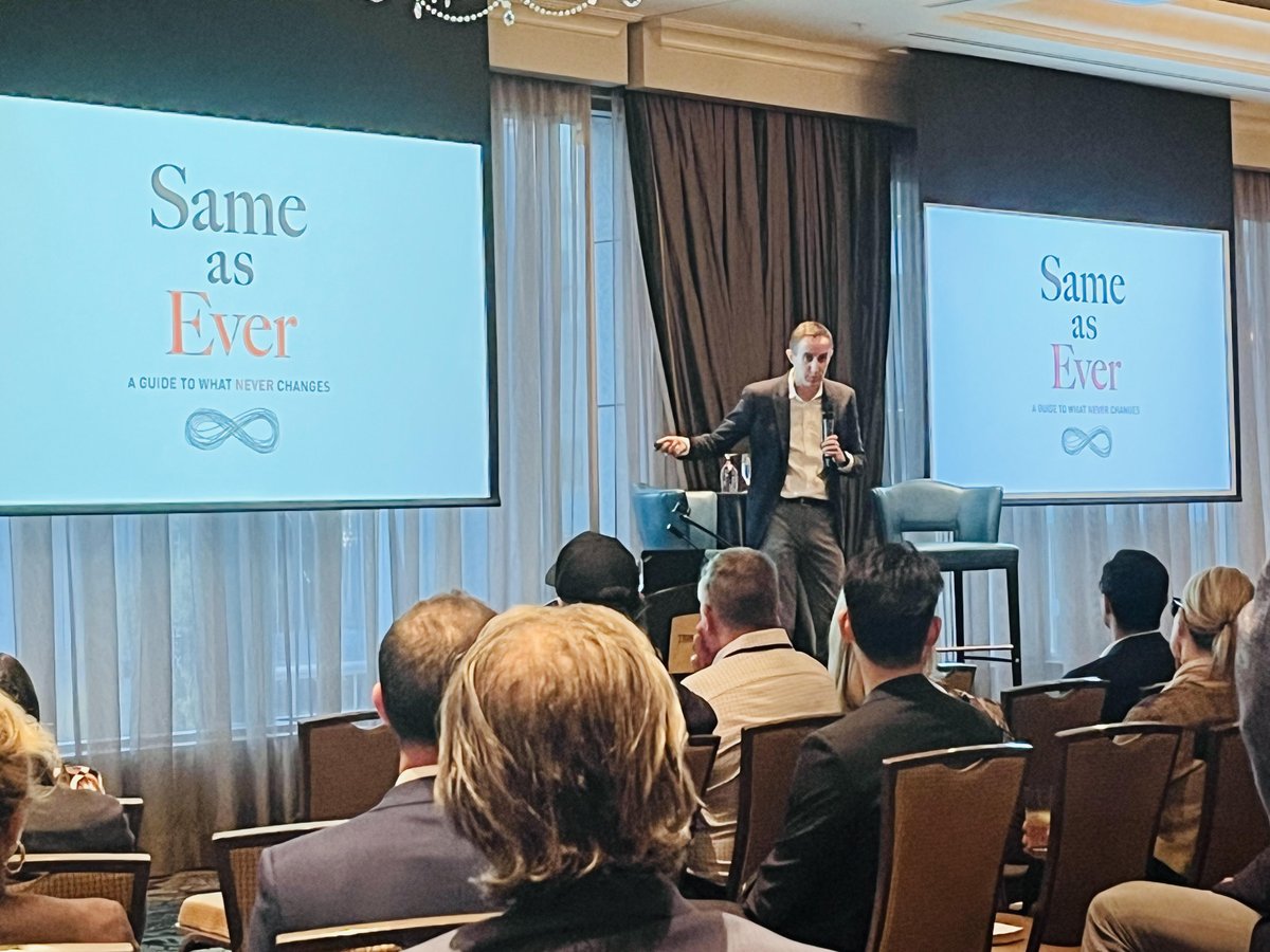 #ThrowbackThursday to an incredible evening in October when we had the privilege of hosting New York Times bestselling author Morgan Housel! 
#velawealth #wealthmanagement #vancouver #networking #MorganHousel #SameAsEver #Bestseller #LearningAndGrowth #Leadership #tbt