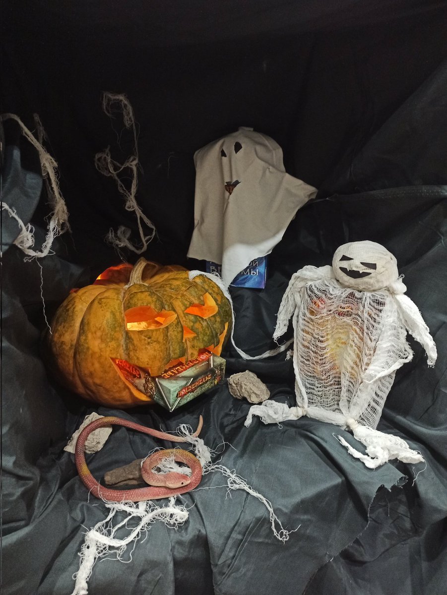 MOby_SendMagic's tweet photo. Happy Halloween🎃👻🍬

The previous night was sleepless. 
First carved a pumpkin, and then already and made this wonderful composition for the contest at the request of my beloved husband https://t.co/hWNfromzmq