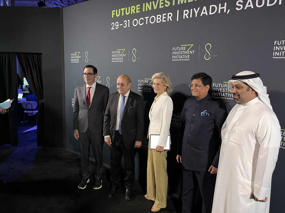 Participation à la 8e édition du forum majeur Future Investment Initiative (le “Davos du désert”) organisé à Riyadh. 
Temps fort international de haut niveau entre entreprises, investisseurs et pouvoirs publics, j’intervenais sur la diplomatie économique, la crise de la